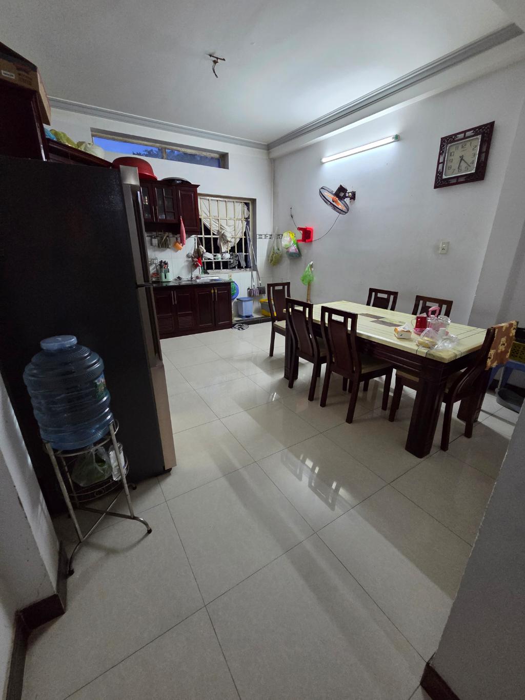Cần bán nhà mặt tiền chợ ngay công viên, khu VIP Bình Phú, Giá nhỉn 9 tỷ, DT 78m2 (4x19m)